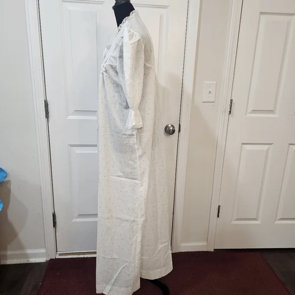 Beth Michaels size medium robe light weight - Picture 7 of 11